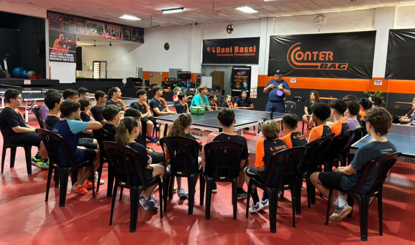 JAHU RECEBE VISITA DE EX-ATLETA OLÍMPICO DA SELEÇÃO CHILENA DE TÊNIS DE MESA