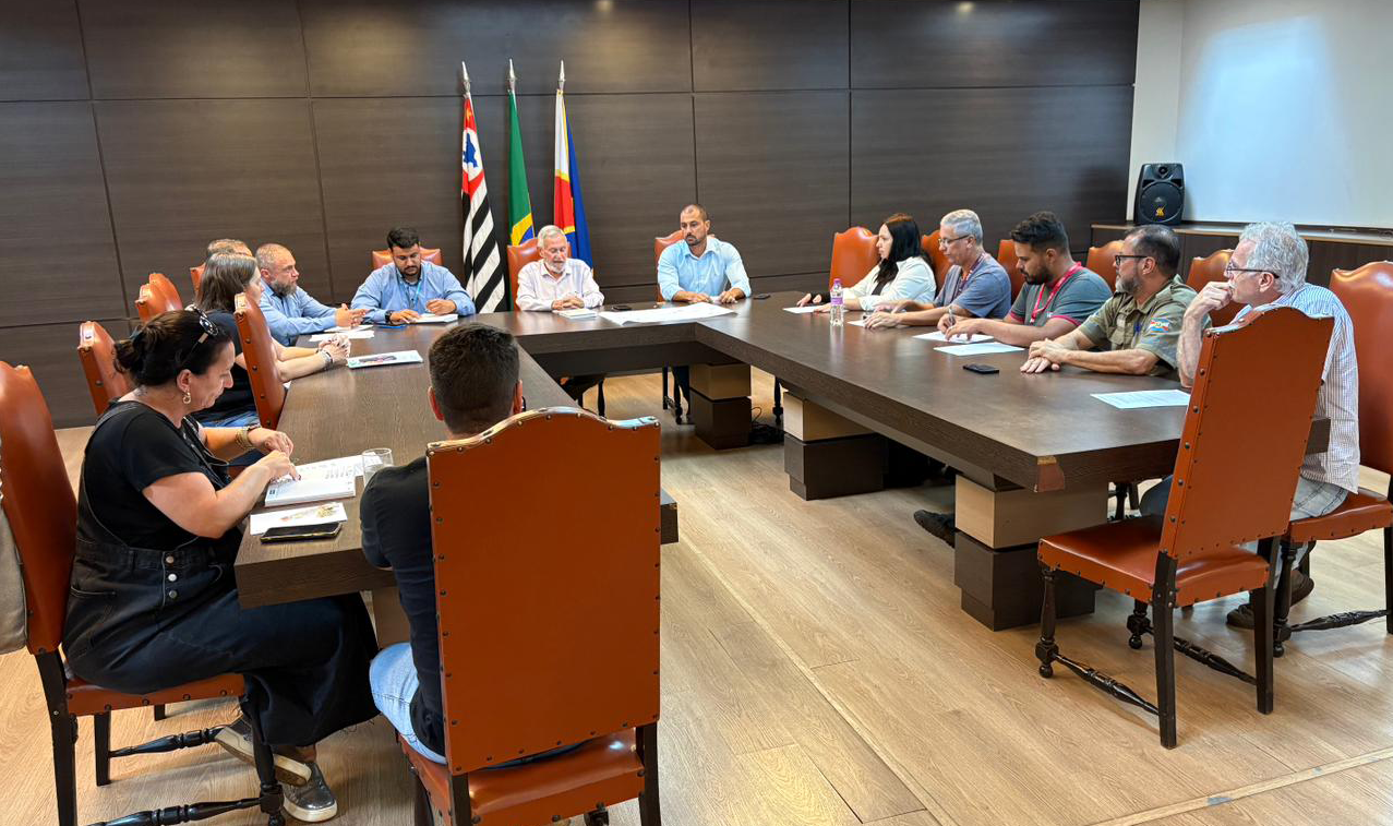 PREFEITURA, CPFL E OPERADORAS DISCUTEM AÇÕES PARA REMOÇÃO DE FIOS SOLTOS