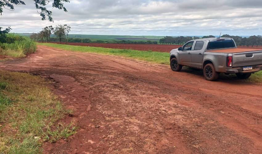 PREFEITURA DÁ ANDAMENTO A SERVIÇOS DE MANUTENÇÃO DE ESTRADAS RURAIS