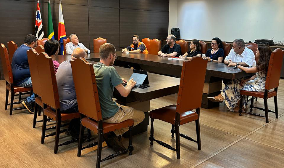 REUNIÃO DISCUTE MEDIDAS DE CONTROLE DE BARATAS E ESCORPIÕES