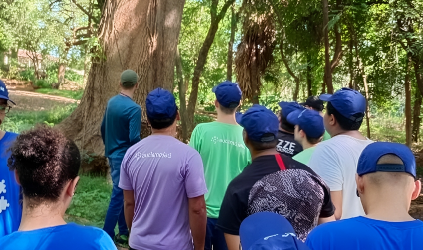 ALUNOS DA ESCOLA DO AUTISTA VISITAM O HORTO MUNICIPAL