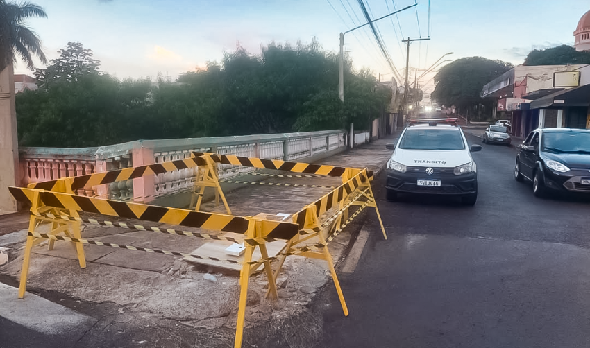 PONTE DA RUI BARBOSA ESTÁ PARCIALMENTE INTERDITADA