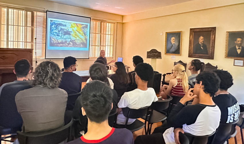 ESTUDANTES DA ÁLVARO FRAGA PARTICIPAM DE OFICINA PARA CONTAR HISTÓRIAS EM VÍDEO