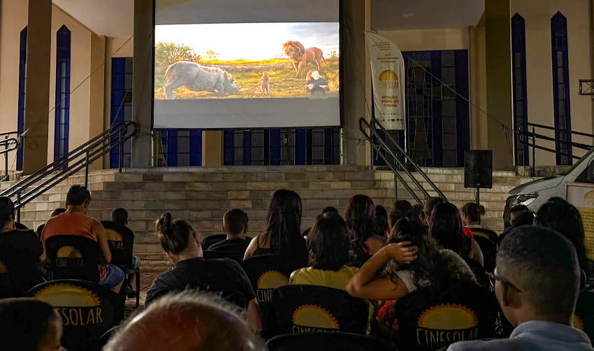 NOITE DE CINEMA NA PRAÇA EM POTUNDUVA!