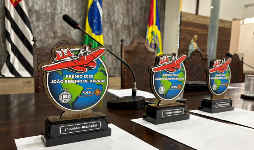 ALUNOS DA REDE MUNICIPAL RECEBEM O PRÊMIO 'JOÃO RIBEIRO DE BARROS'