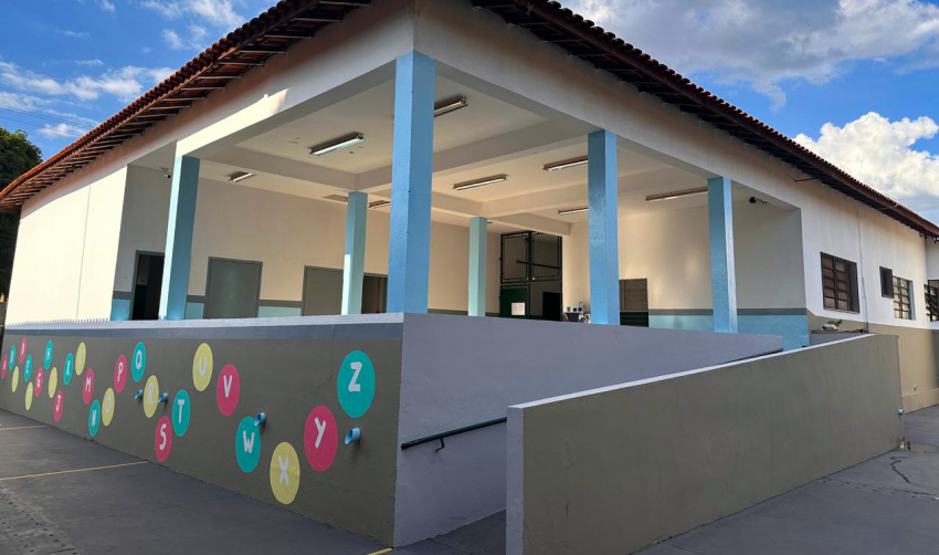 ESCOLA “DALTYRA” NA VILA RIBEIRO PASSA POR PINTURA