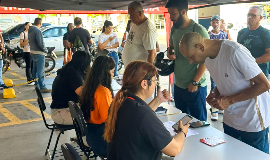 O FEIRÃO DO EMPREGO TÁ ROLANDO