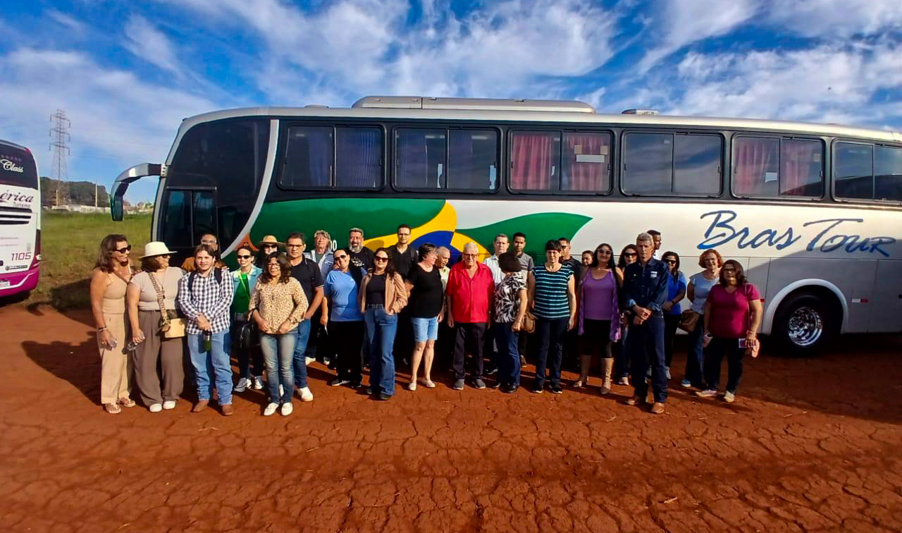 COM APOIO DA PREFEITURA PEQUENOS PRODUTORES RURAIS VISITAM AGRISHOW