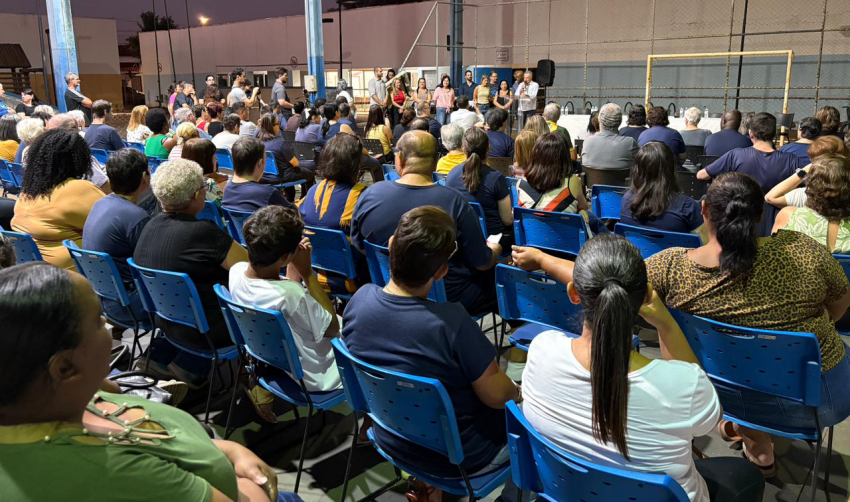 PELA PRIMEIRA VEZ, PREFEITURA ENTREGA UNIFORMES AO CISC
