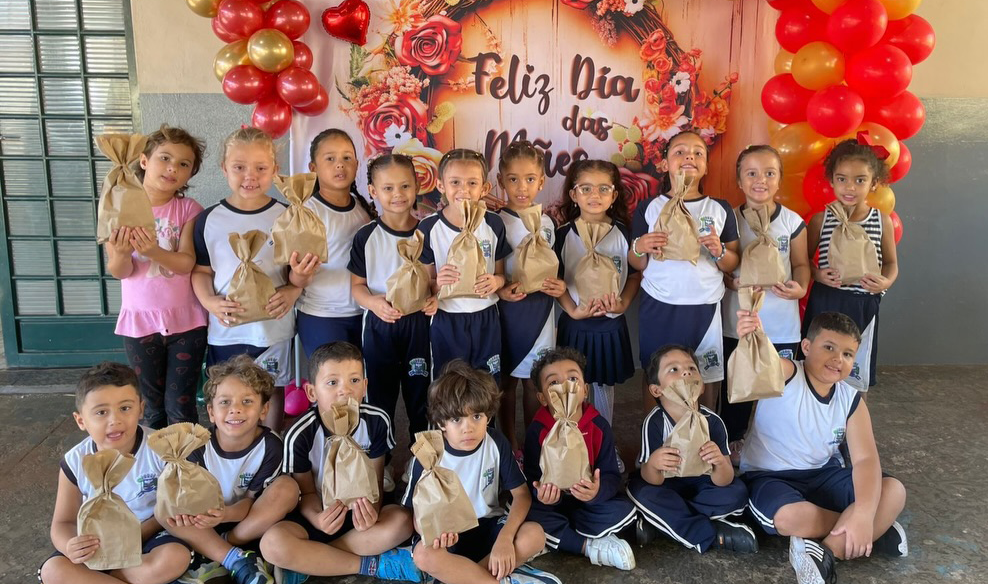 UNIDADES ESCOLARES DA REDE MUNICIPAL DE ENSINO CELEBRAM E COMEMORAM O DIA DAS MÃES