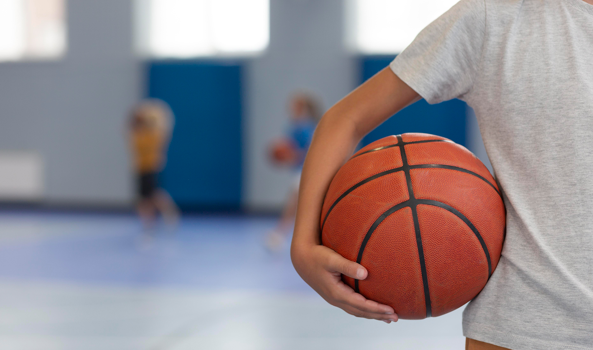 PREFEITURA OFERECE AULAS GRATUITAS DE BASQUETE