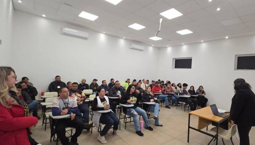 PROFISSIONAIS DO TRANSPORTE ESCOLAR PARTICIPAM DE CAPACITAÇÃO SOBRE TEA