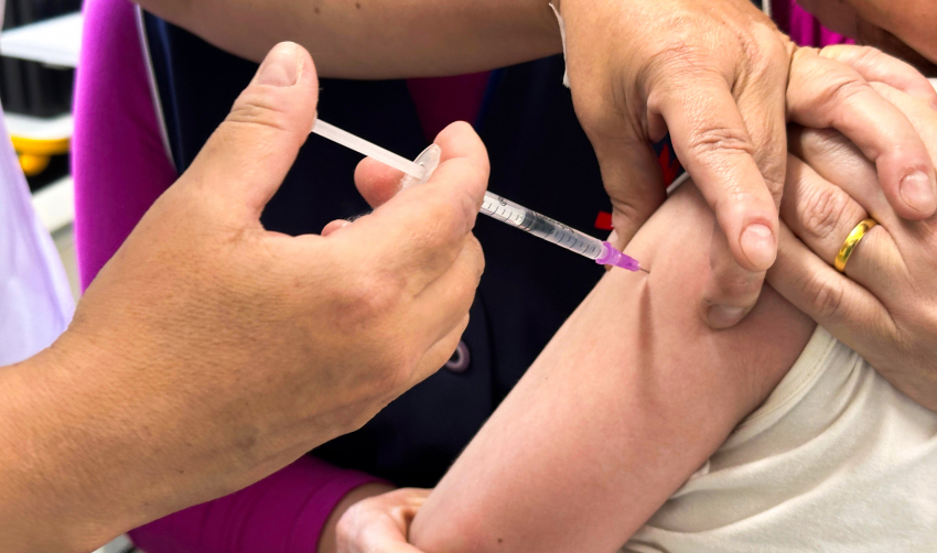 VACINAÇÃO CONTRA A GRIPE NAS ESCOLAS CONTINUA