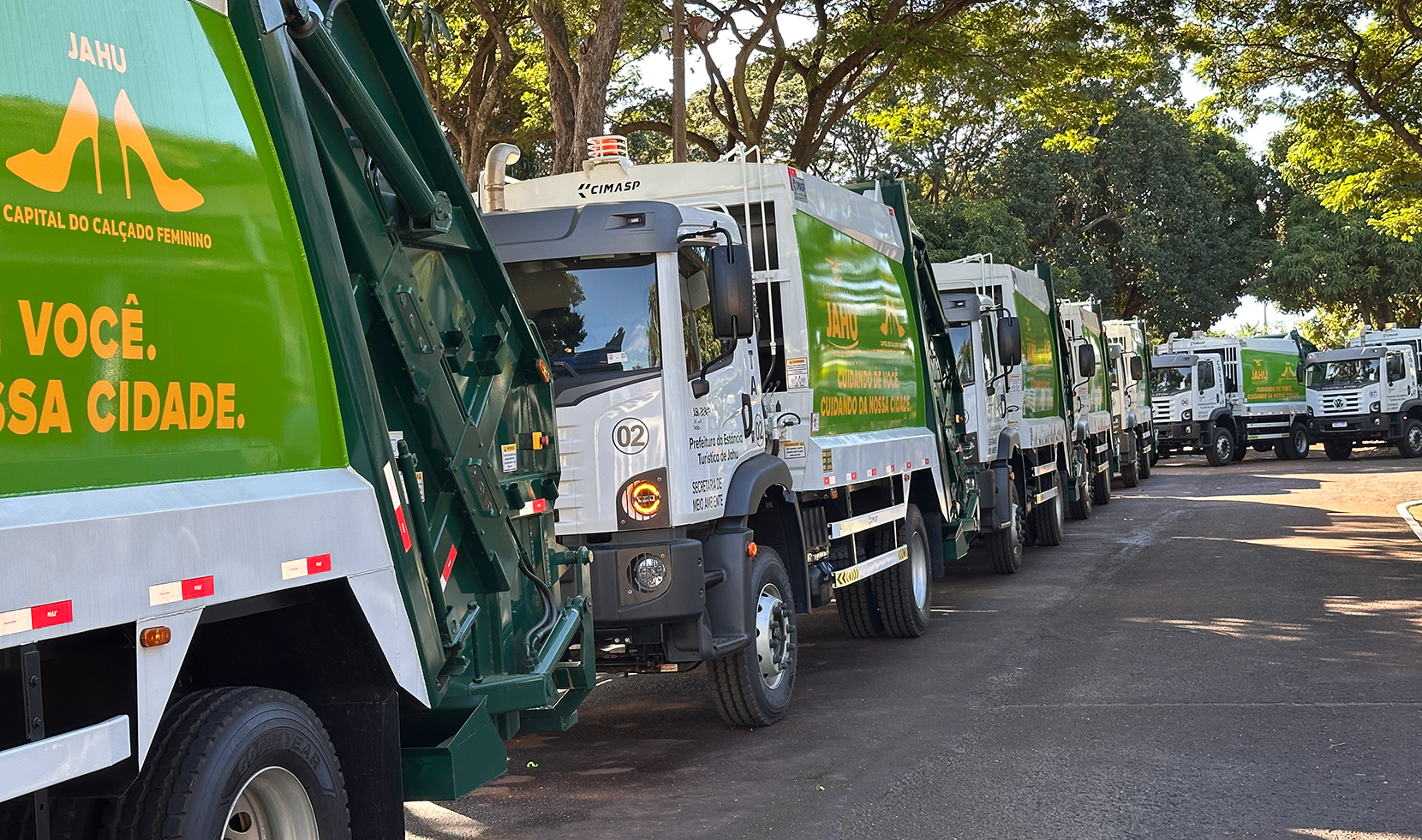 PREFEITURA DE JAHU ENTREGA 12 NOVOS CAMINHÕES DE LIXO E MUNICIPALIZA A COLETA DE RESÍDUOS SÓLIDOS