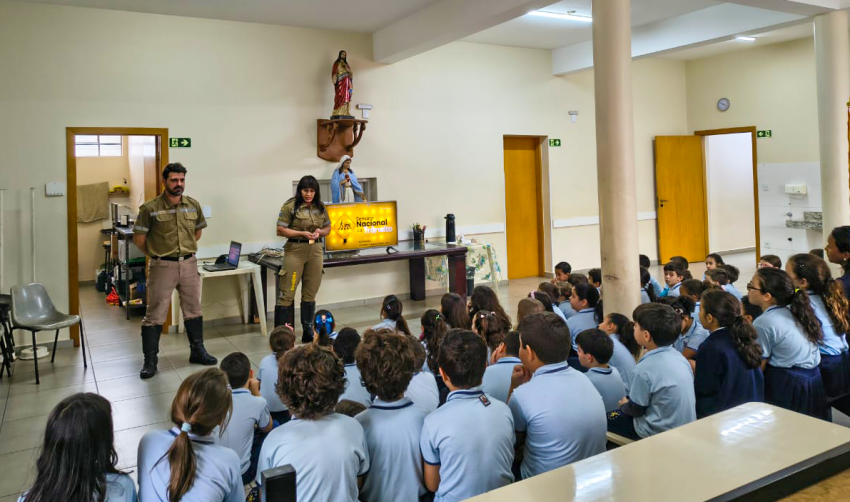 ESCOLA RECEBE PALESTRA SOBRE SEGURANÇA NO TRÂNSITO