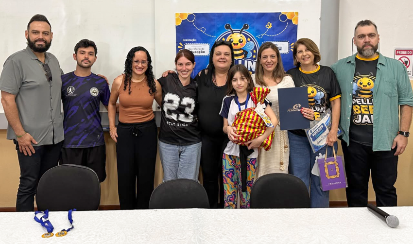 SPELLING BEE PREMIA ALUNOS DA REDE MUNICIPAL DE ENSINO