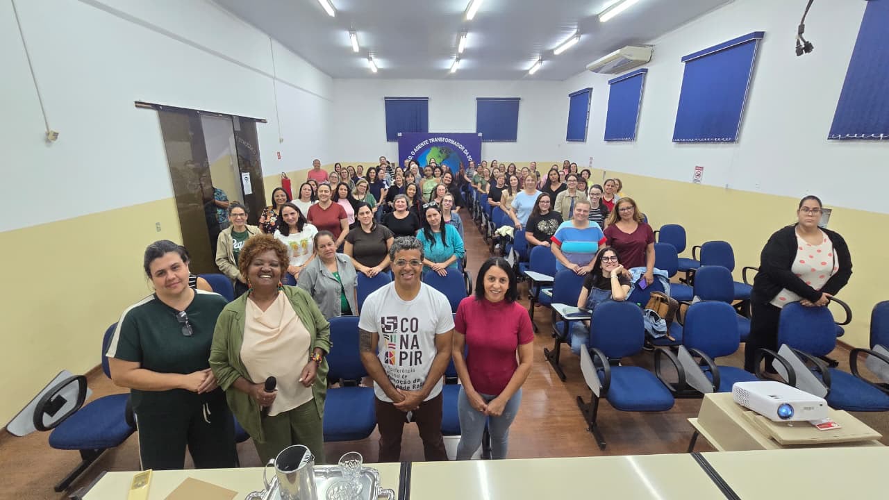  EDUCADORES PARTICIPAM DE FORMAÇÃO SOBRE HISTÓRIA E CULTURA AFRO-BRASILEIRA