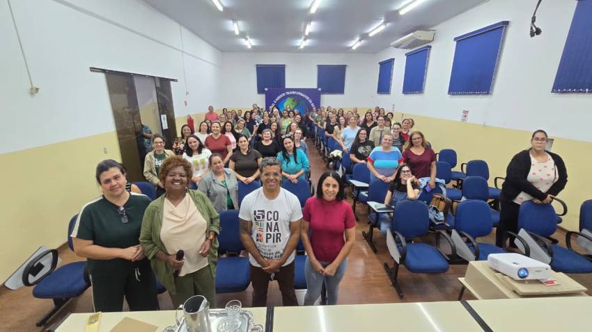  EDUCADORES PARTICIPAM DE FORMAÇÃO SOBRE HISTÓRIA E CULTURA AFRO-BRASILEIRA