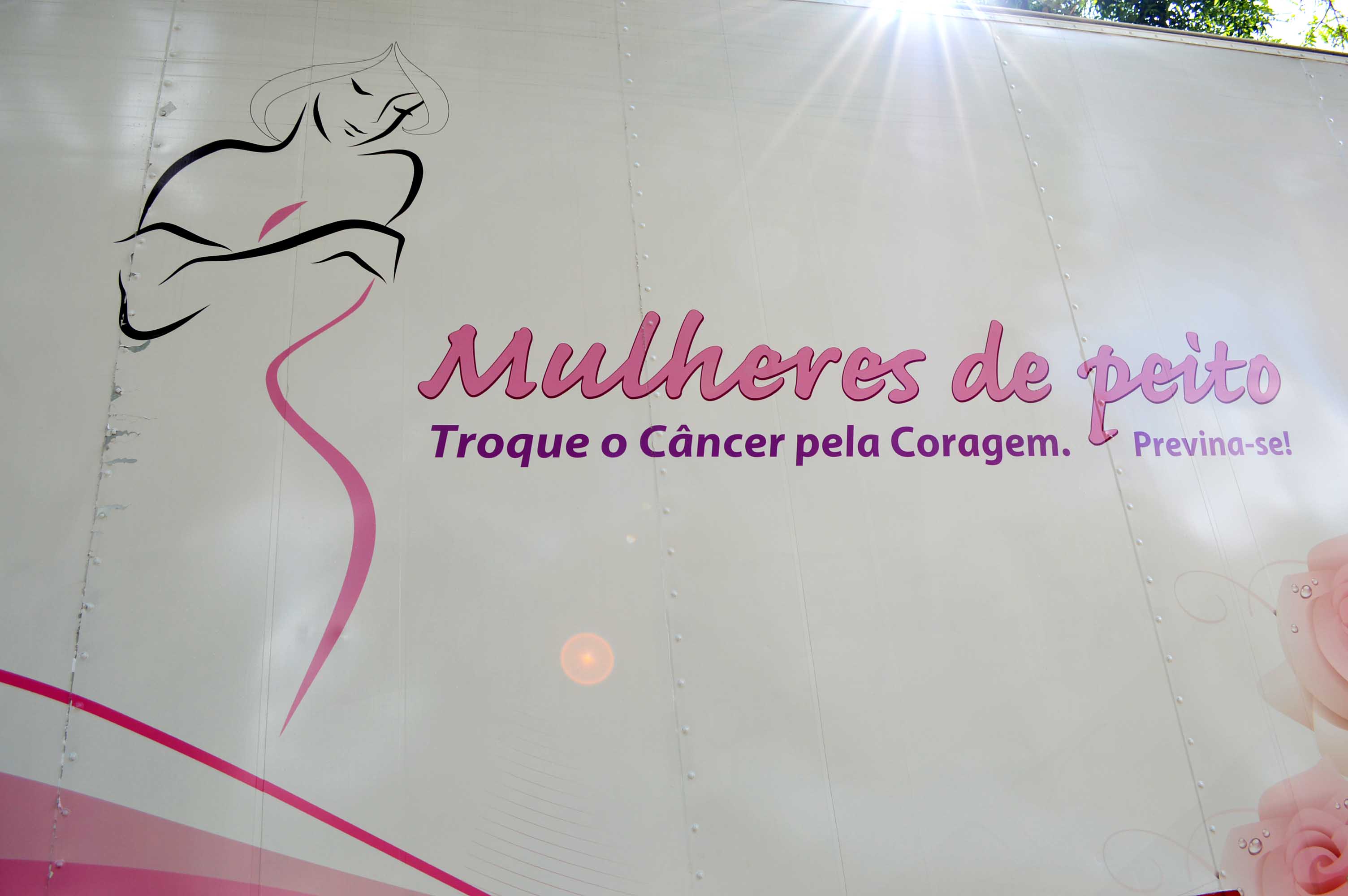 Carreta Móvel do Projeto “Mulheres de Peito” retorna à Jaú