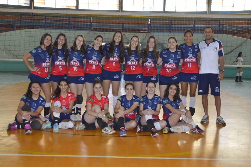 Equipe de vôlei infanto juvenil entra em quadra neste sábado