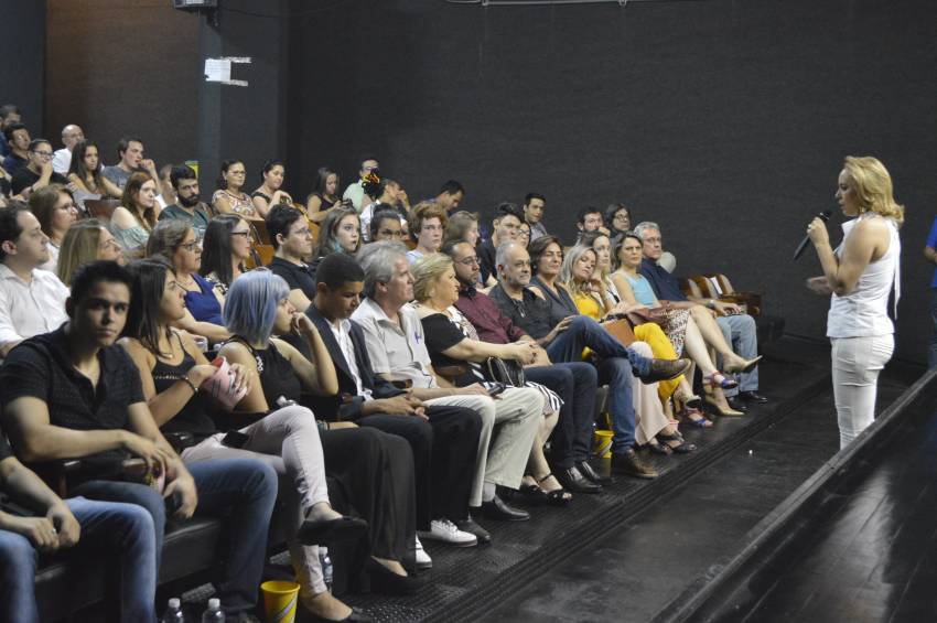 Cinema Municipal de Jahu exibe filme produzido pela E.E. Domingos de Magalhães - FOTOS