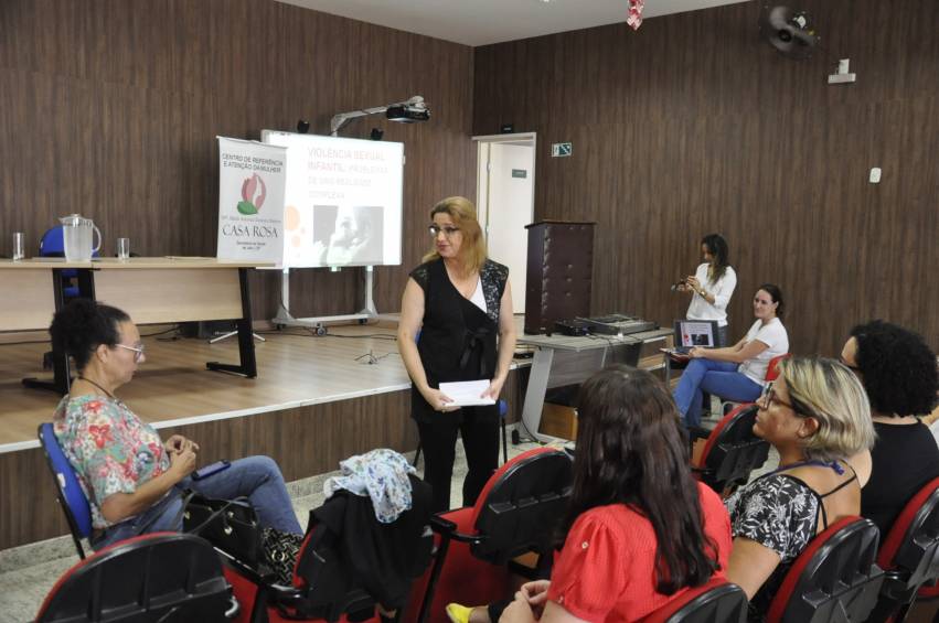 Palestra: A violência sexual infantil - FOTOS