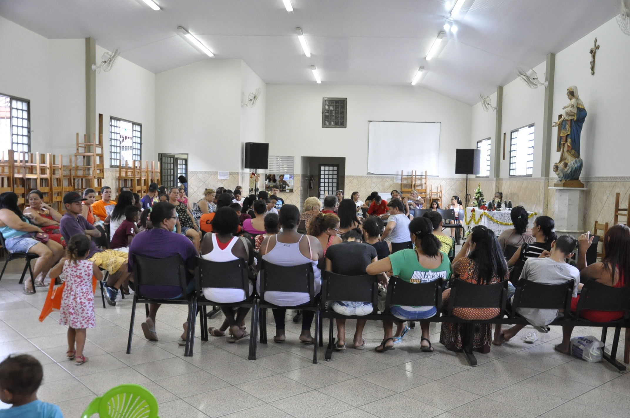 CREAS acolhe assistidos e familiares em tarde de confraternização