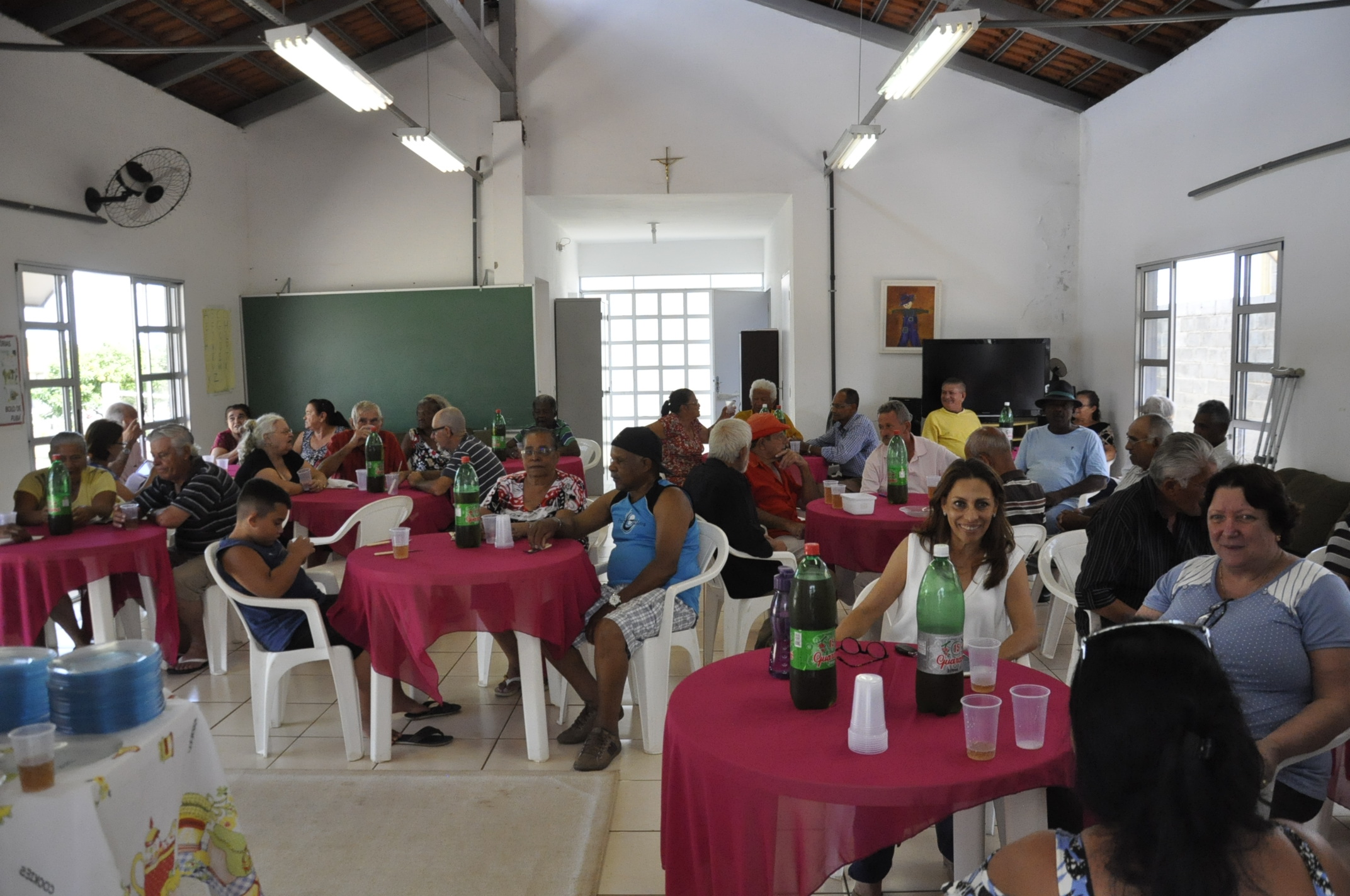 Vila Dignidade tem missa e distribuição de presentes
