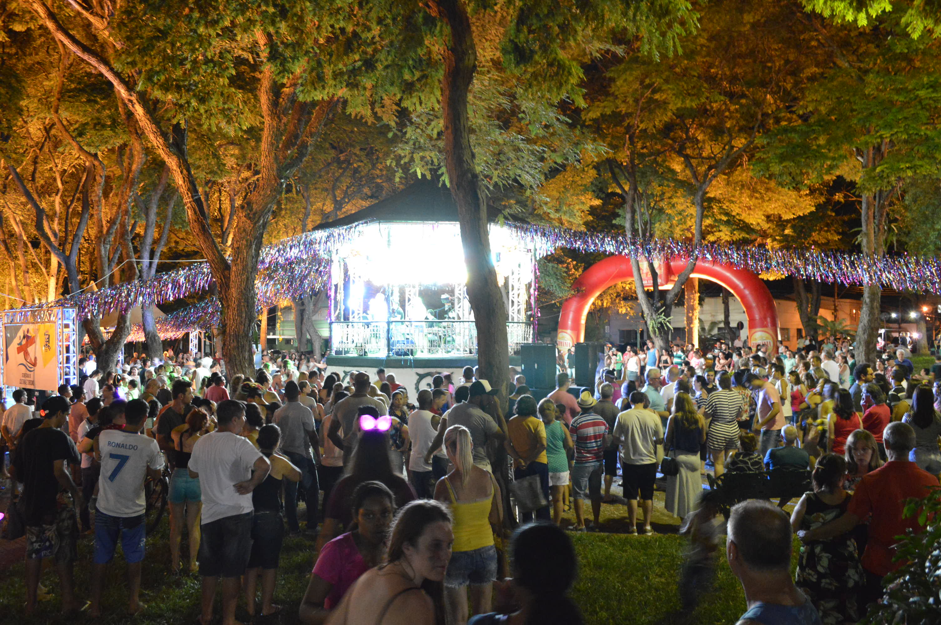 Carnaval 2018: Banda Jovem Velha Guarda e Banda Pop Band Show animam público no JaúFolia no domingo (11/02) - FOTOS