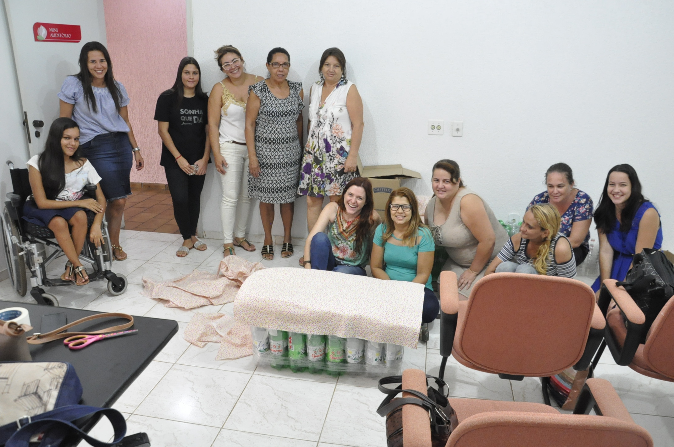 Casa Rosa: Curso de Artesanato - Puff confeccionado em garrafas pet - FOTOS