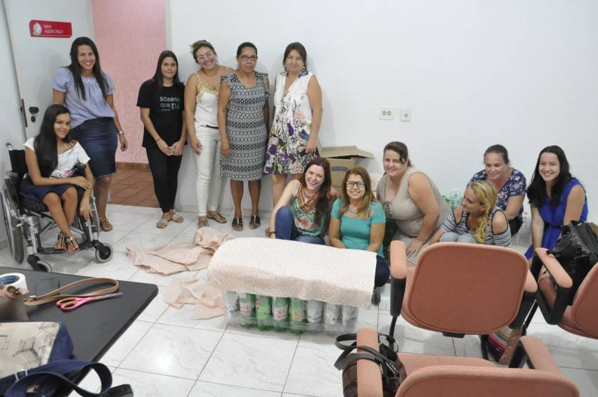 Casa Rosa: Curso de Artesanato - Puff confeccionado em garrafas pet - FOTOS