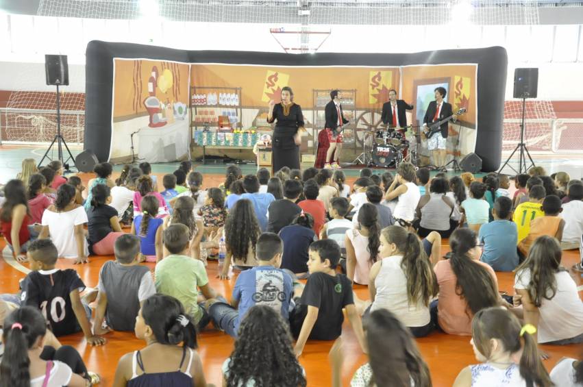Jahu recebe biblioteca itinerante do projeto Livrando