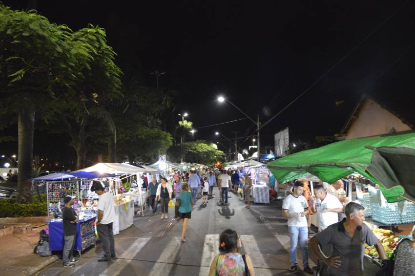 Feira noturna começou nesta sexta-feira - FOTOS