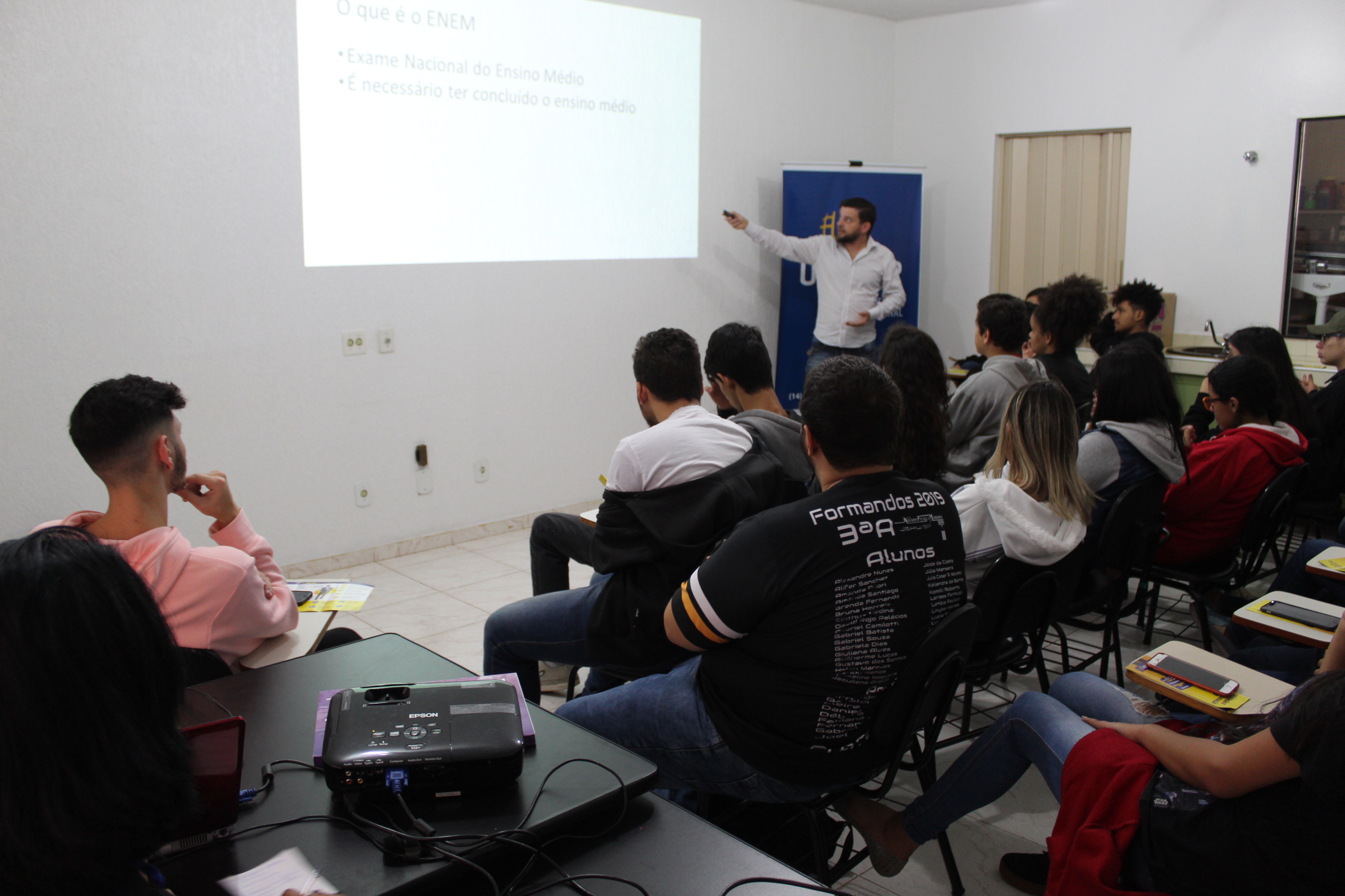 Alunos multiplicam conhecimento sobre o Enem