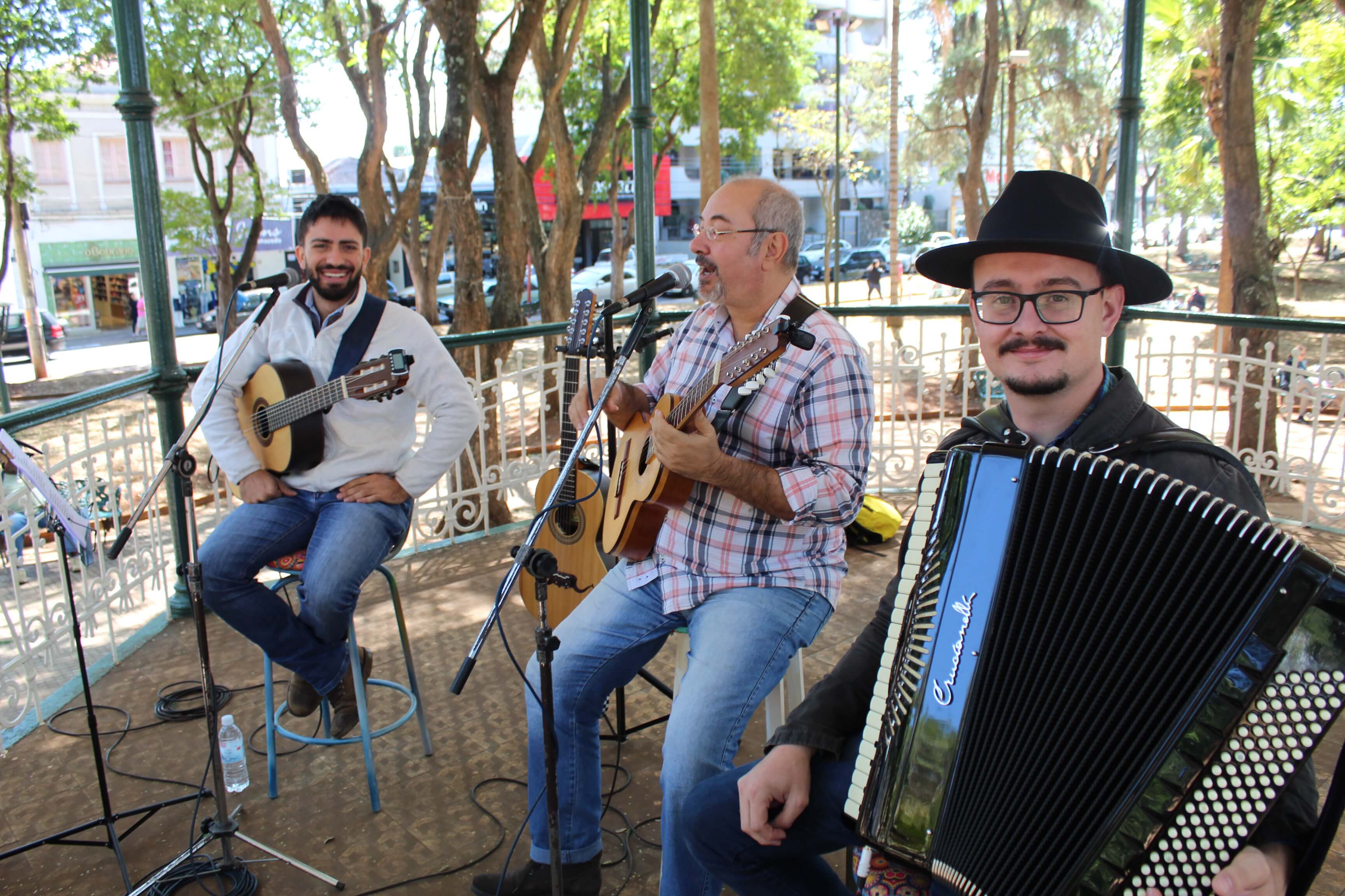 11º Festival Caipira - Sábado na Praça - Show com Osni Ribeiro e Trio - FOTOS