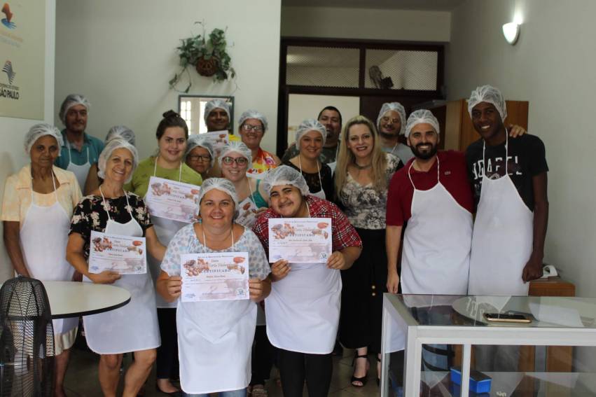 Fundo Social de Solidariedade realiza curso de Trufas e Torta Holandesa - FOTOS 2ª turma