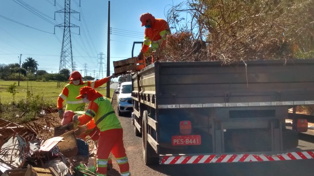 Saúde realiza mutirão de limpeza contra o Aedes Aegypti