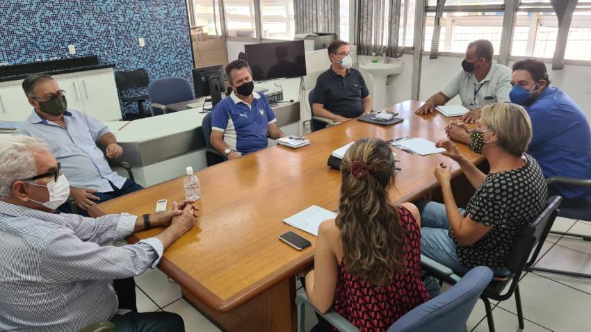 AUTORIDADES DISCUTEM OBRAS EM ANDAMENTO