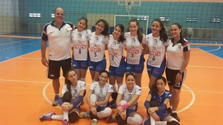 Equipe de Voleibol Adulto Feminino estreia com vitória fora de